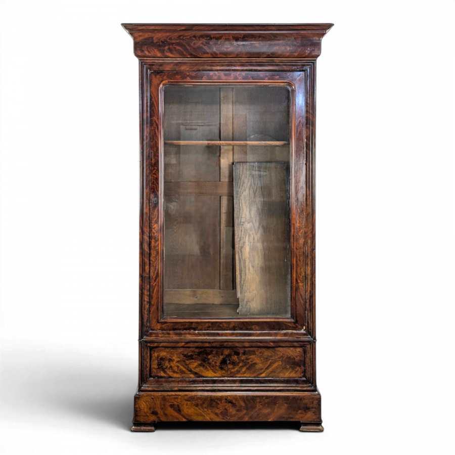 Armoire vitrée en Acajou flammé Epoque Louis Philippe