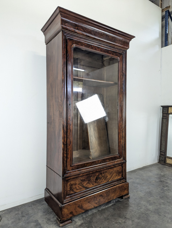 Armoire vitrée en Acajou flammé Epoque Louis Philippe
