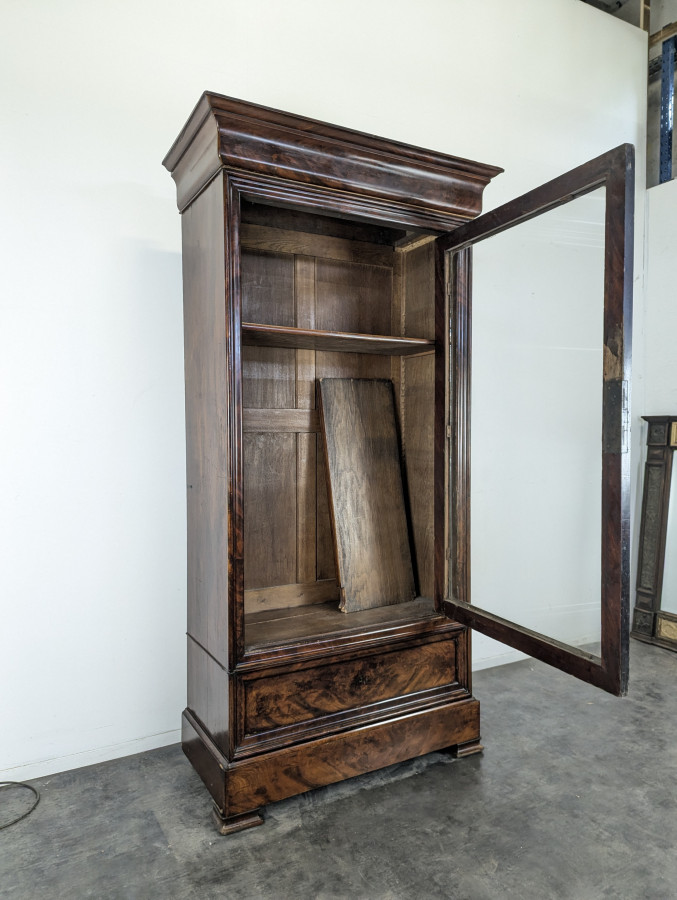 Armoire vitrée en Acajou flammé Epoque Louis Philippe