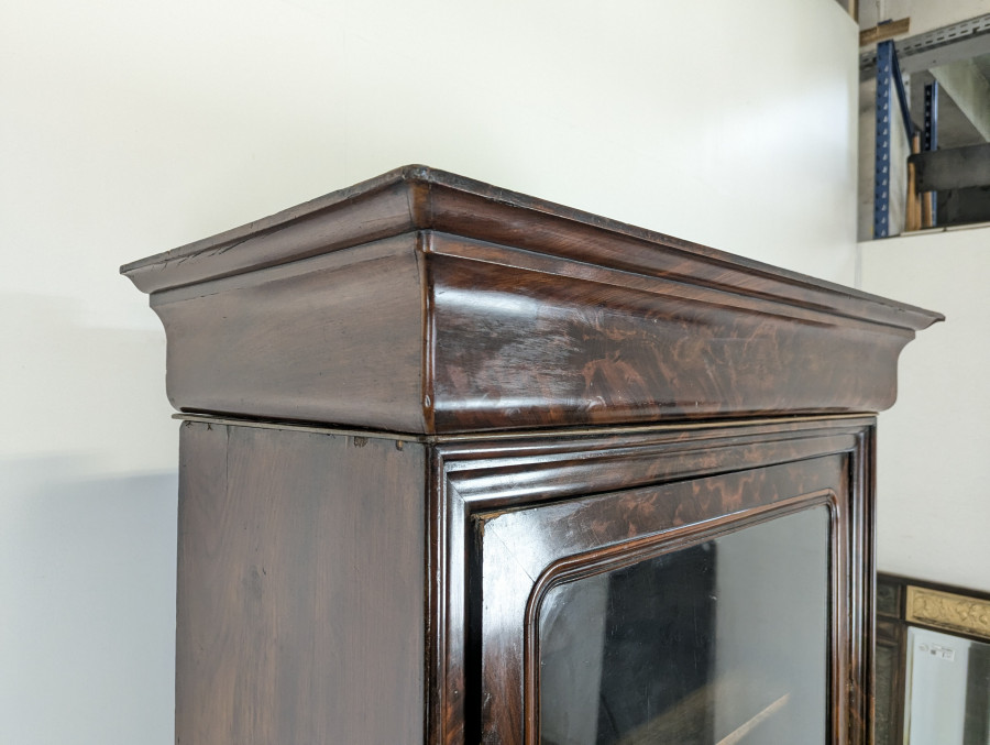 Armoire vitrée en Acajou flammé Epoque Louis Philippe
