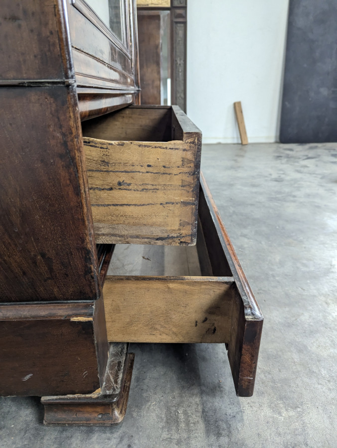 Armoire vitrée en Acajou flammé Epoque Louis Philippe