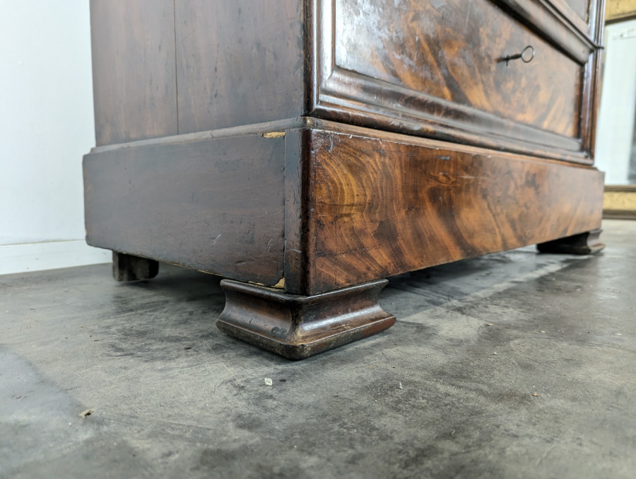 Armoire vitrée en Acajou flammé Epoque Louis Philippe