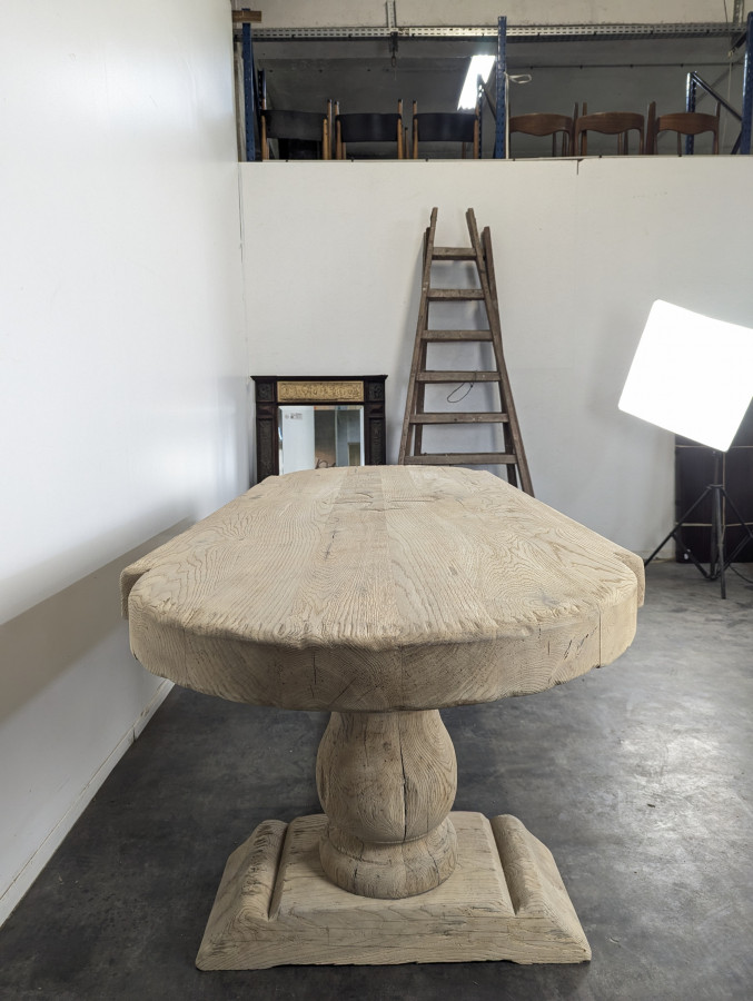 Table de monastère en chêne massif décapée