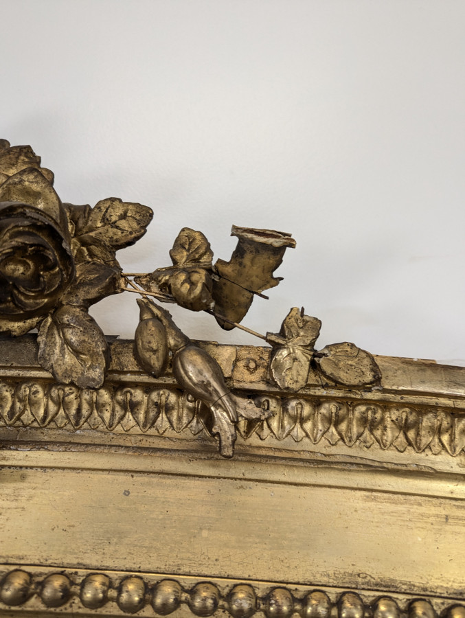 Grand miroir en bois doré de style Louis XVI fin XIXème
