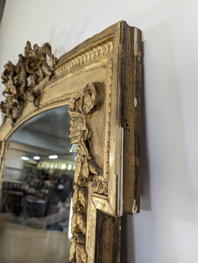 Grand miroir en bois doré de style Louis XVI fin XIXème
