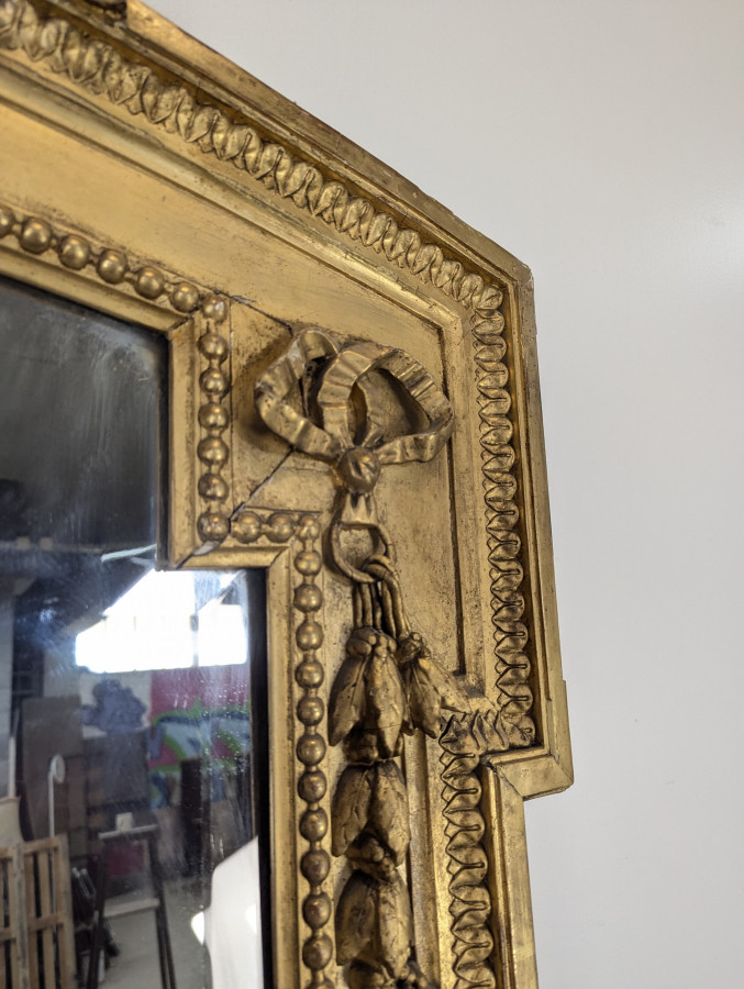 Grand miroir en bois doré de style Louis XVI fin XIXème