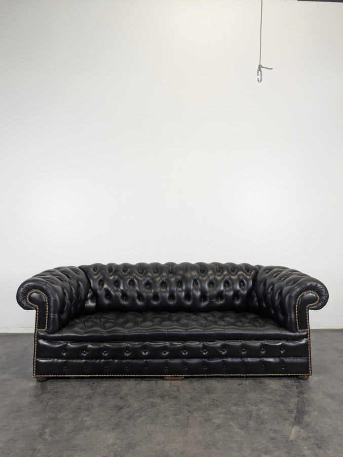 Canapé Chesterfield noir 4 places