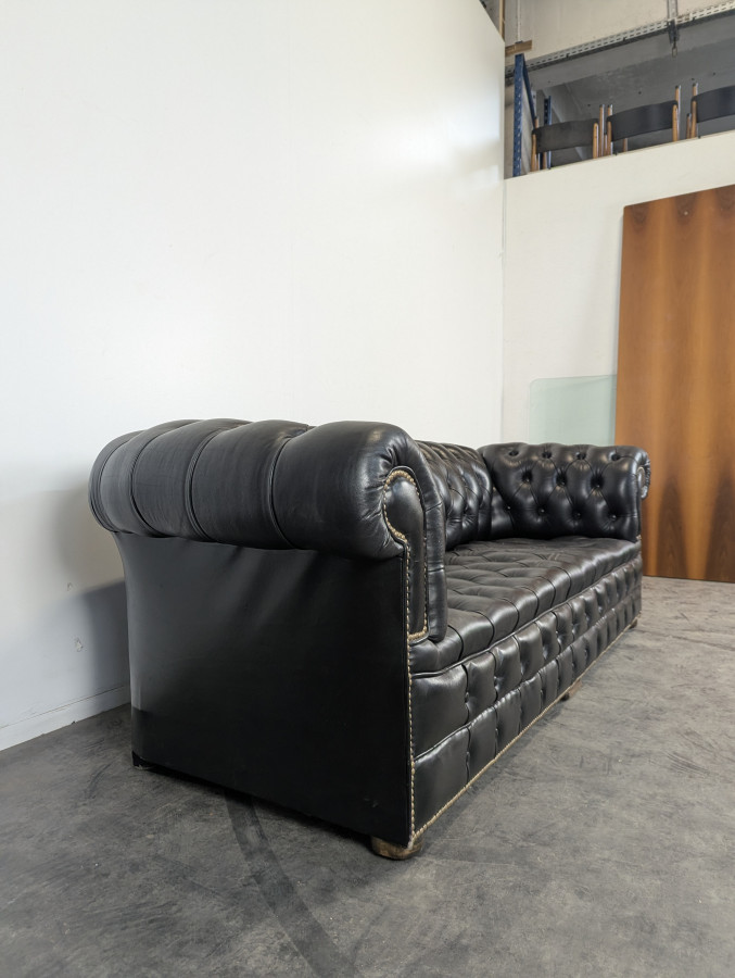 Canapé Chesterfield noir 4 places