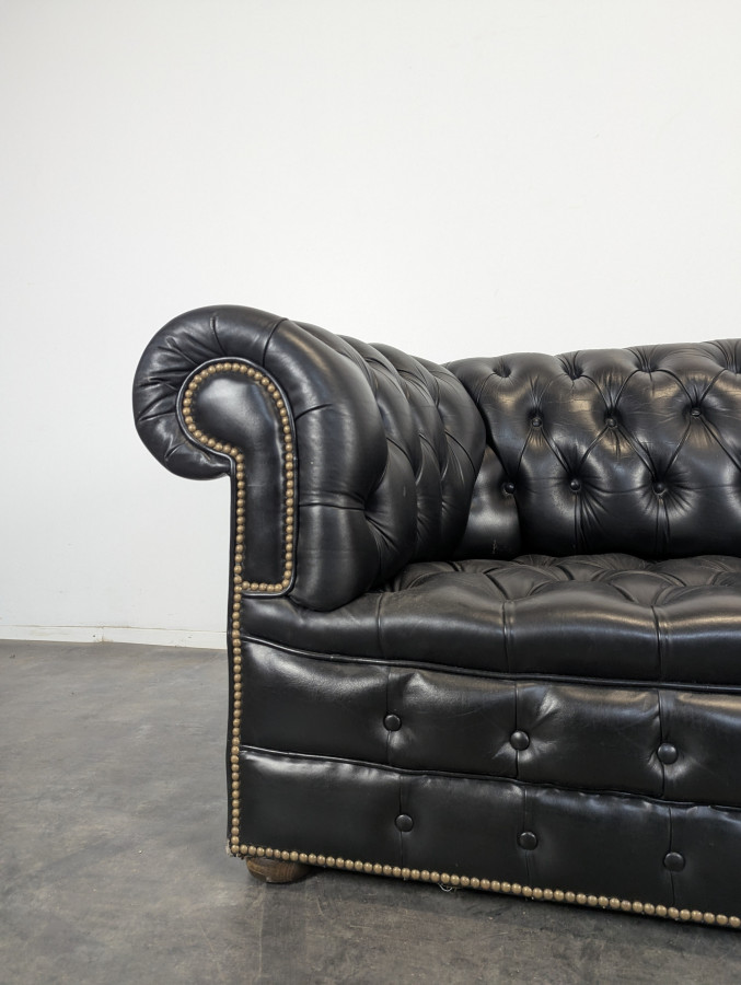 Canapé Chesterfield noir 4 places