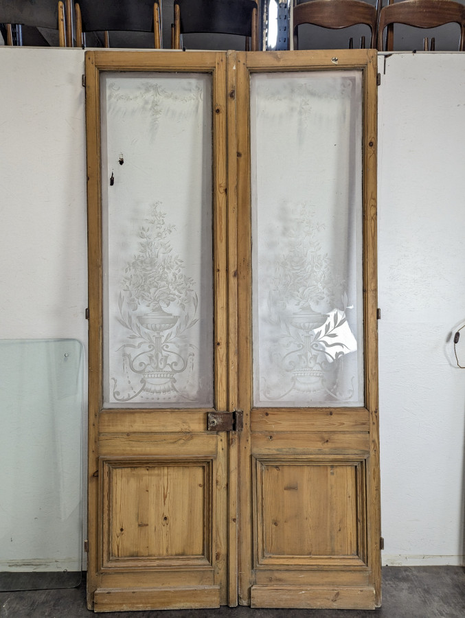 Paire de portes en verre gravé début XX ème