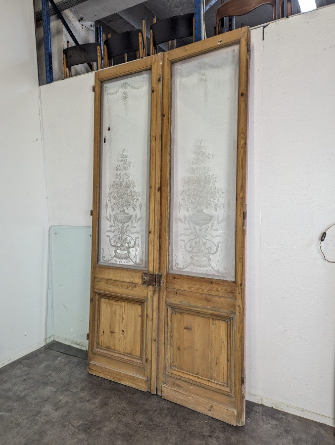 Paire de portes en verre gravé début XX ème