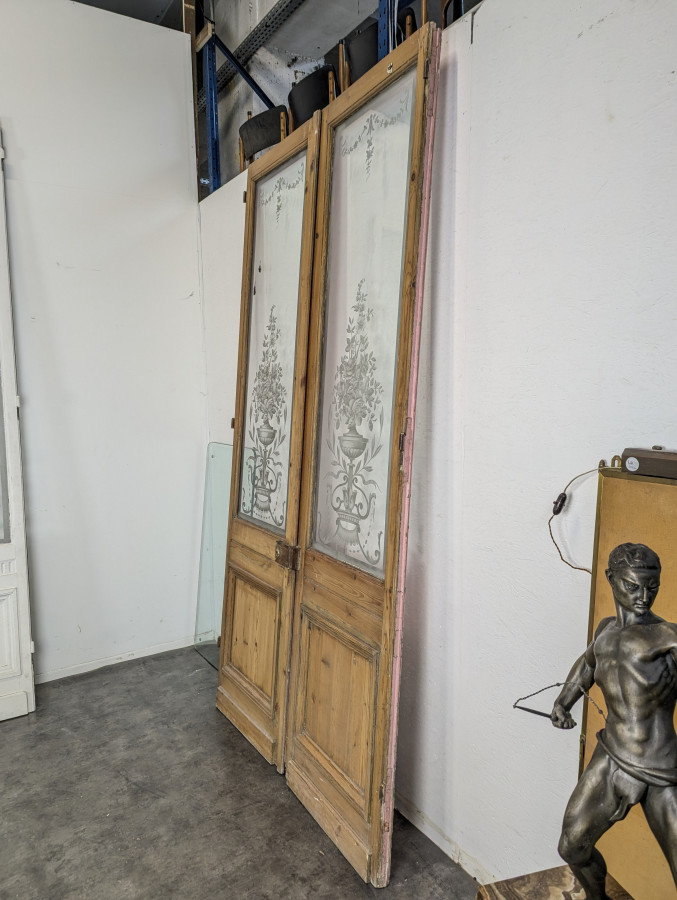 Paire de portes en verre gravé début XX ème