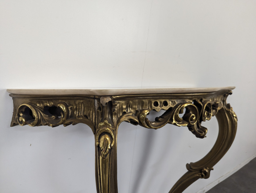 Console en bois doré de style Louis XV