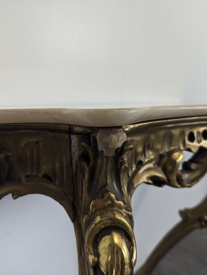 Console en bois doré de style Louis XV