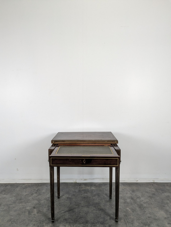 Table à jeux coiffeuse secrétaire de style Louis XVI en acajou