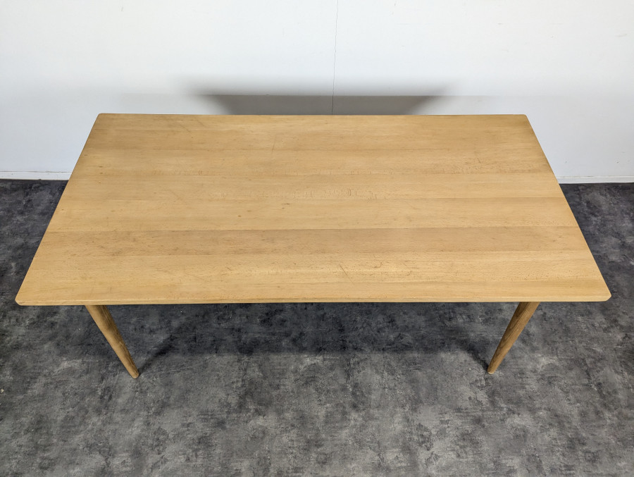 Table de style scandinave en hêtre