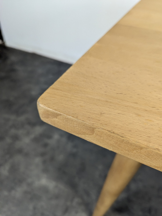Table de style scandinave en hêtre