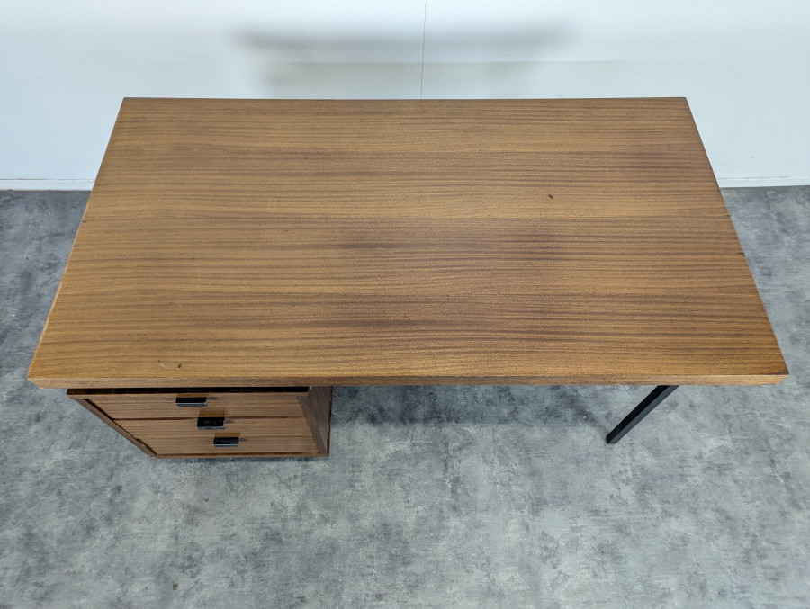 Bureau à caisson de Jacques Hitier édité par Charron