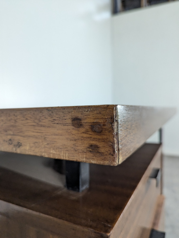 Bureau à caisson de Jacques Hitier édité par Charron