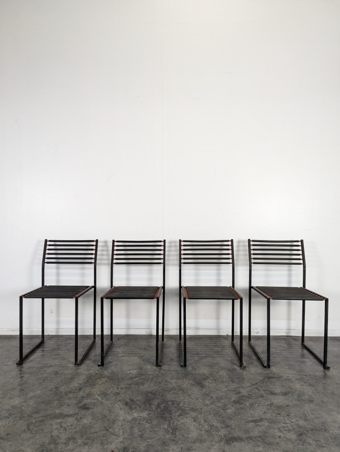 Série de 4 chaises style Memphis