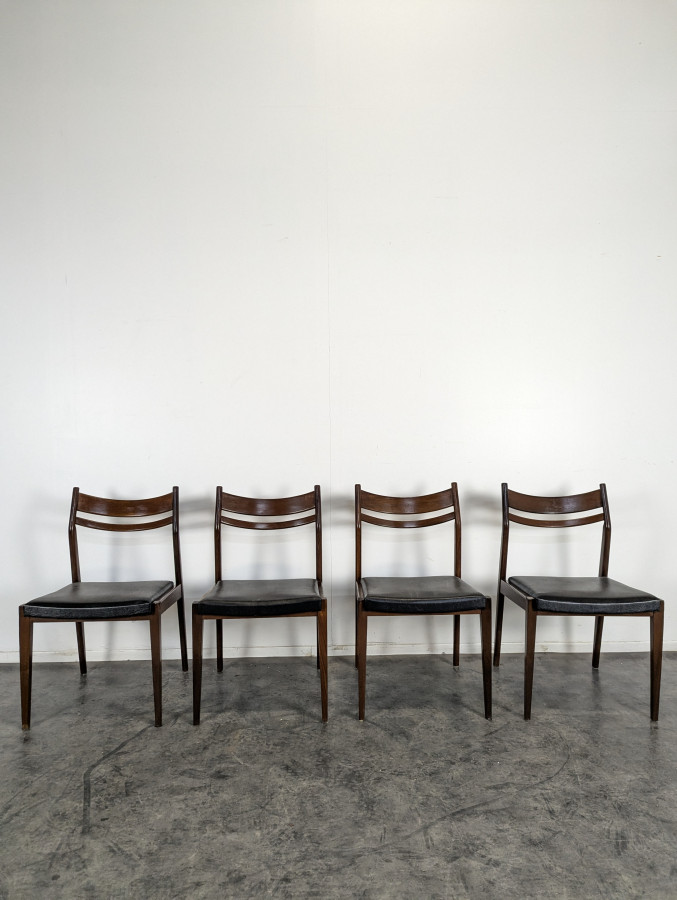 Série de 4 chaises scandinaves en teck