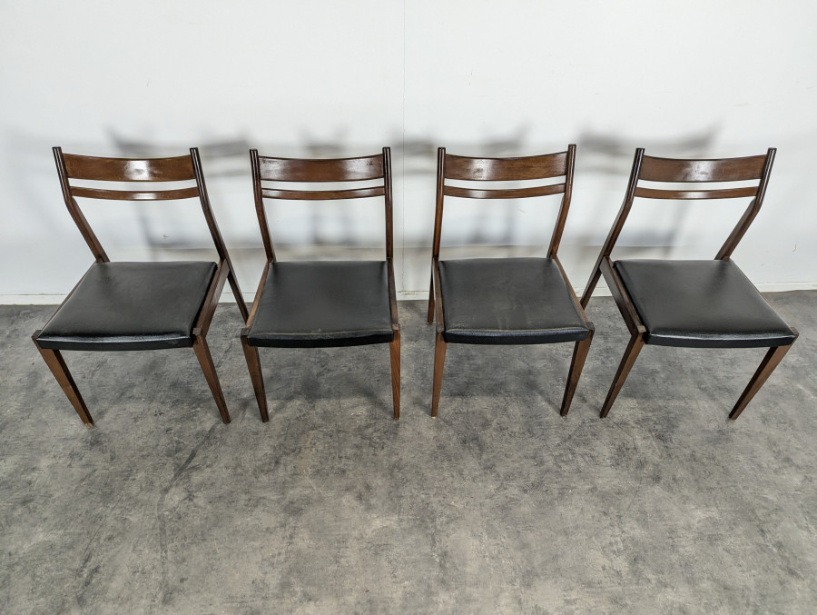 Série de 4 chaises scandinaves en teck