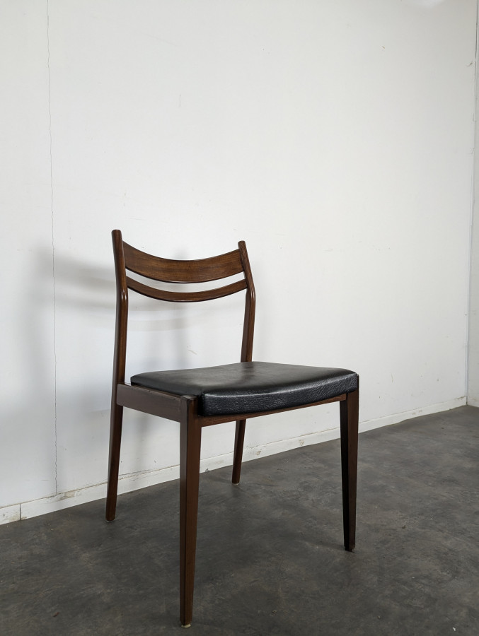 Série de 4 chaises scandinaves en teck