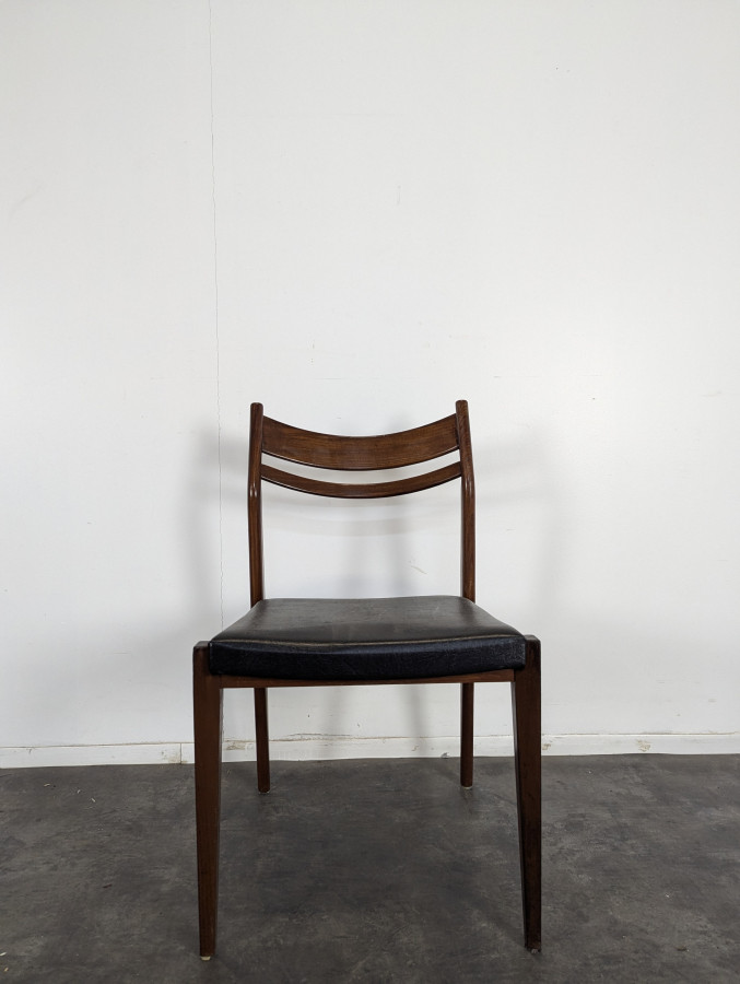 Série de 4 chaises scandinaves en teck