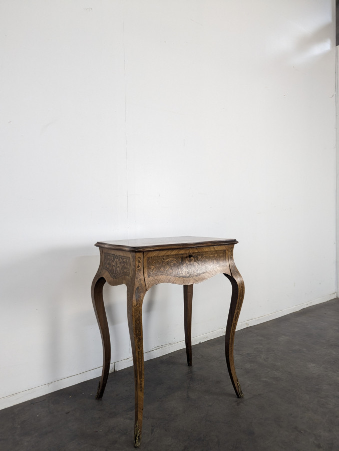 Table travailleuse en marqueterie de bois de rose