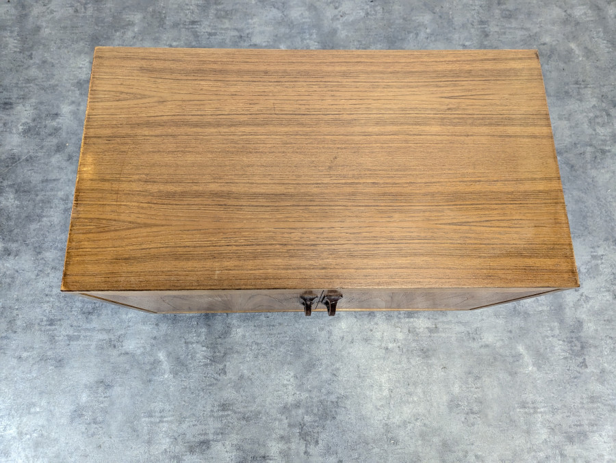 Meuble bas de rangement vinyles scandinave en teck