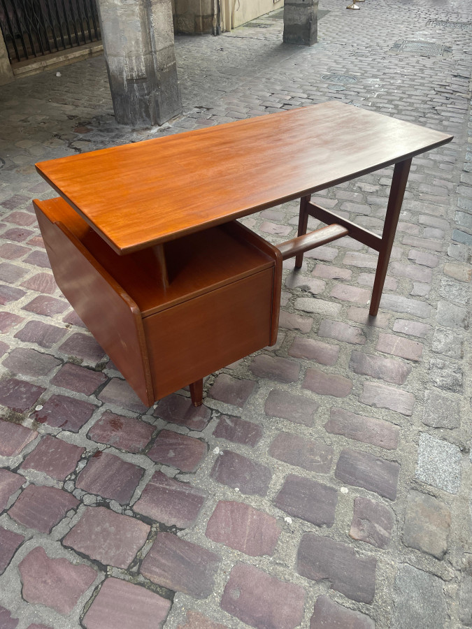 Bureau à caisson en Acajou de Jacques Hauville édité par Bema