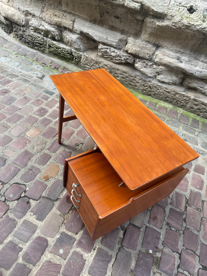 Bureau à caisson en Acajou de Jacques Hauville édité par Bema