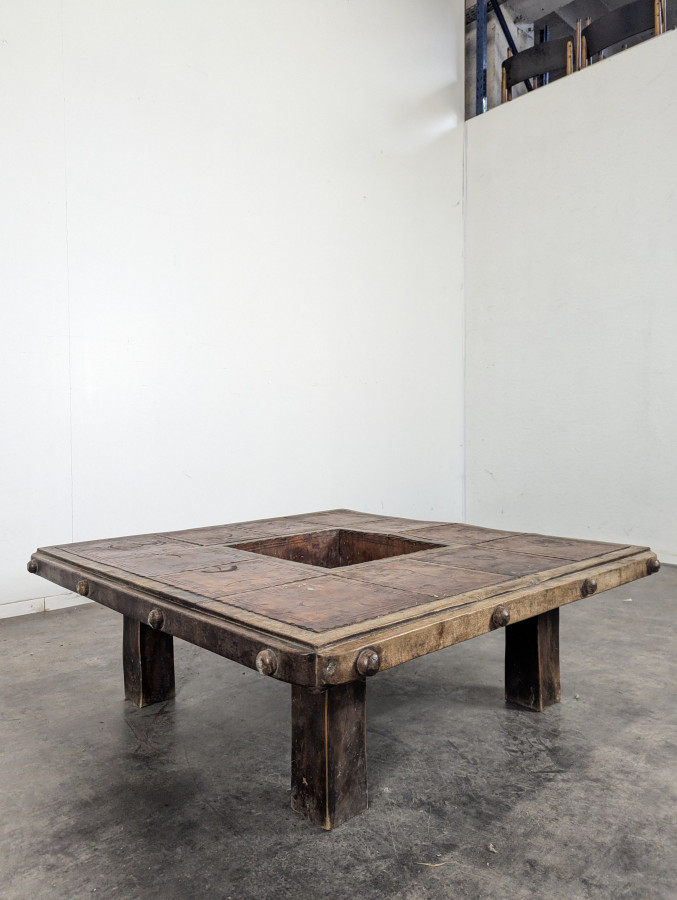 Table bar gainée de cuir