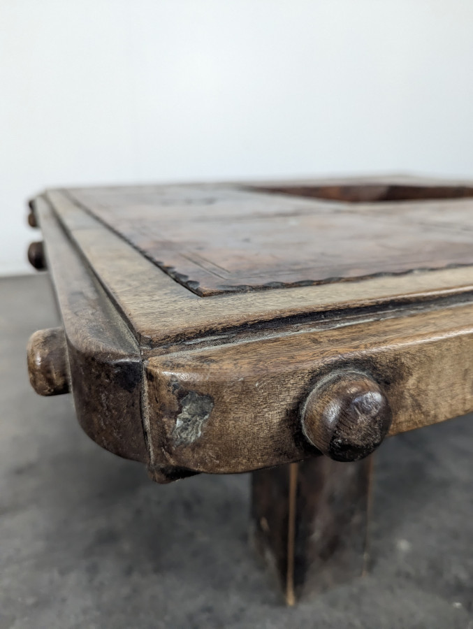 Table bar gainée de cuir