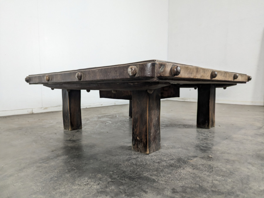 Table bar gainée de cuir