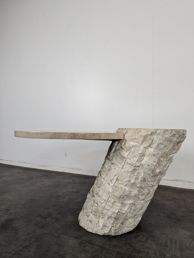 Table d'appoint en imitation de pierre tesselée