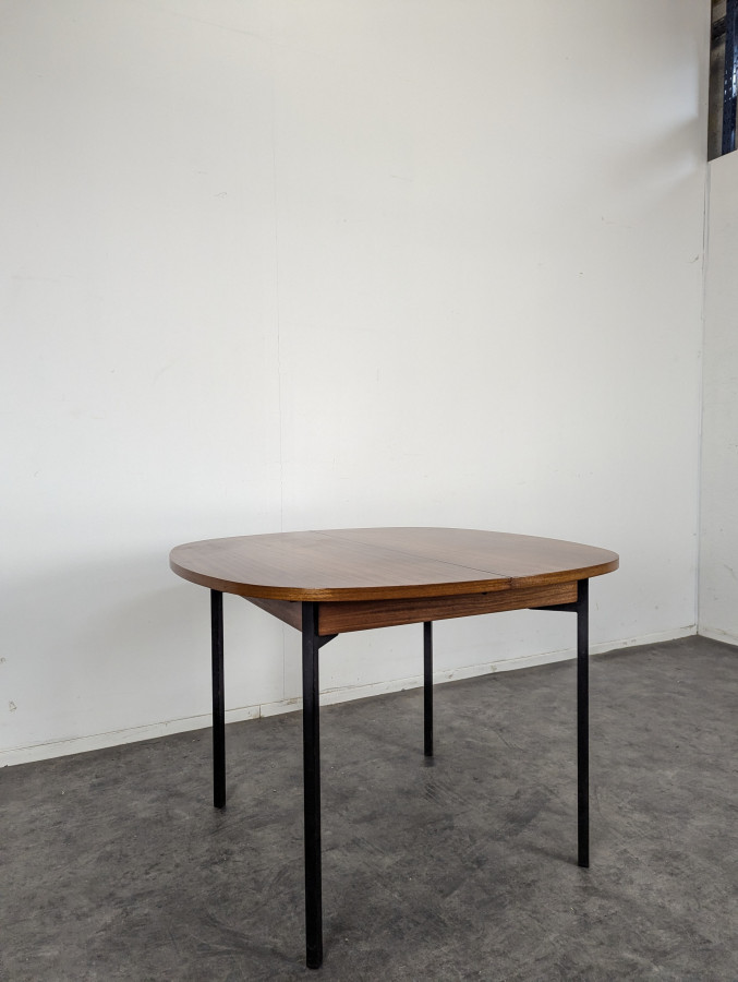 Table de repas TRC20 de Pierre Guariche éditée par Minvielle