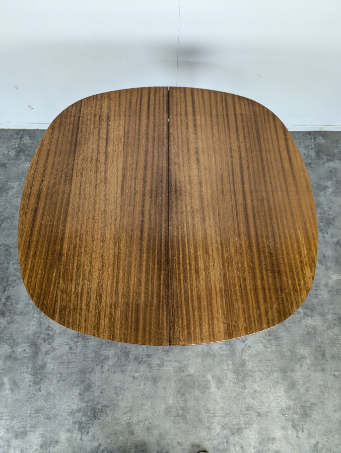 Table de repas TRC20 de Pierre Guariche éditée par Minvielle