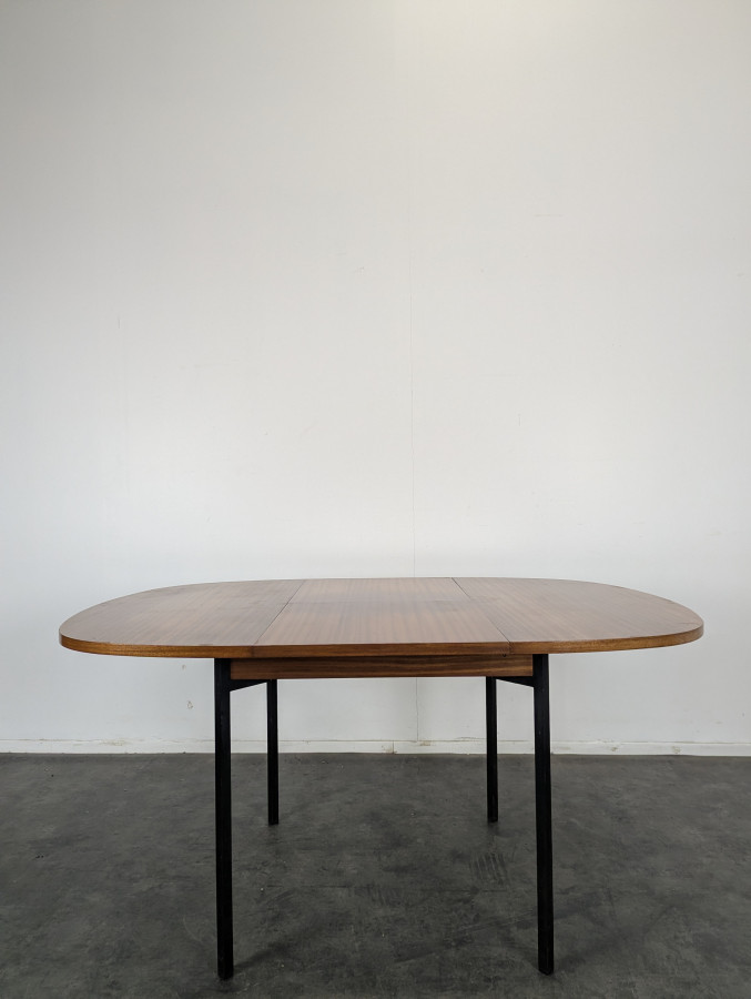 Table de repas TRC20 de Pierre Guariche éditée par Minvielle