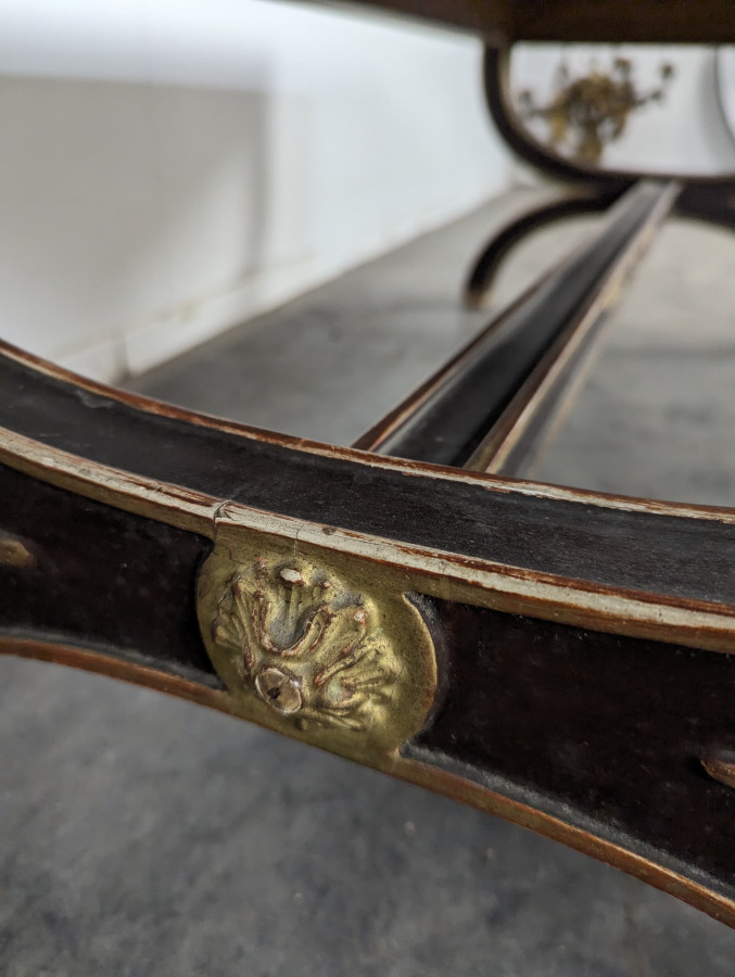 Table basse néoclassique de style Empire