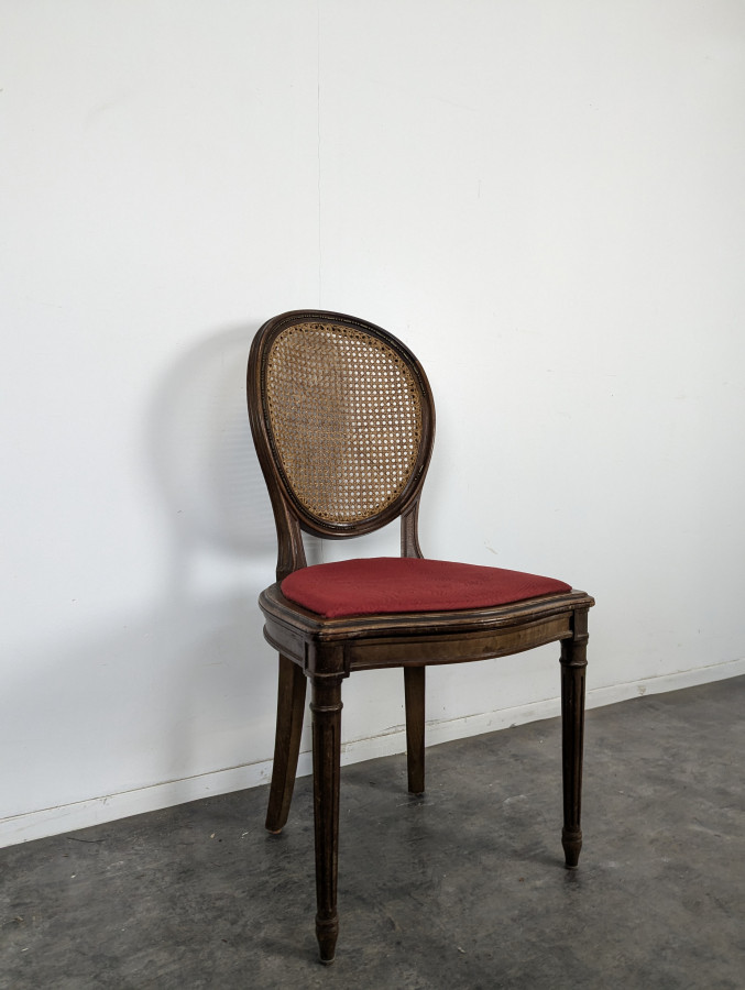 Série de 6 chaises médaillon cannées de style Louis XVI en acajou