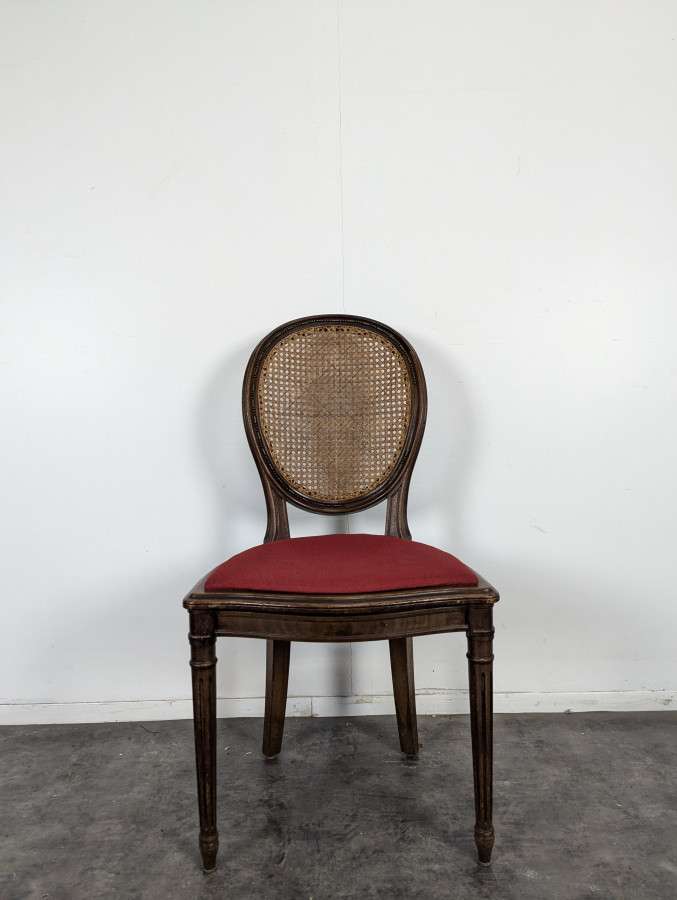 Série de 6 chaises médaillon cannées de style Louis XVI en acajou