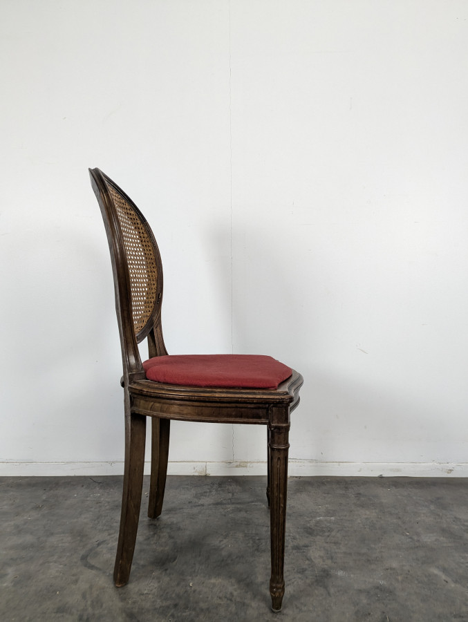Série de 6 chaises médaillon cannées de style Louis XVI en acajou