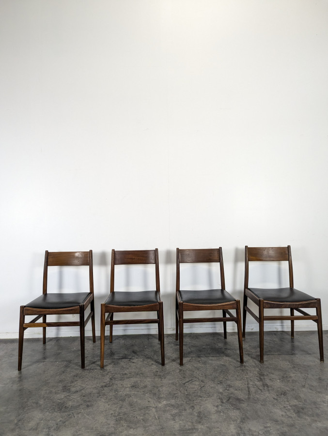 Série de 4 chaises scandinaves en teck