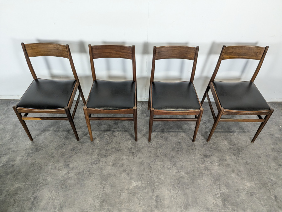 Série de 4 chaises scandinaves en teck