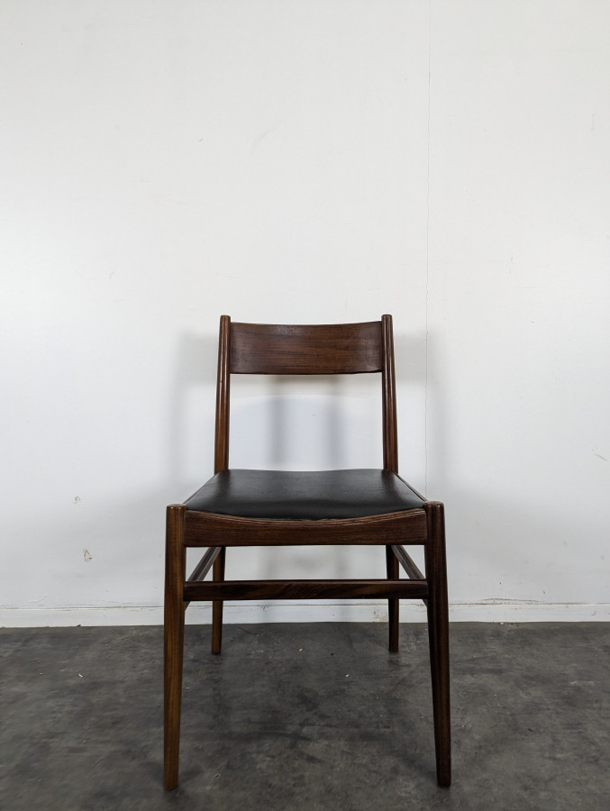 Série de 4 chaises scandinaves en teck