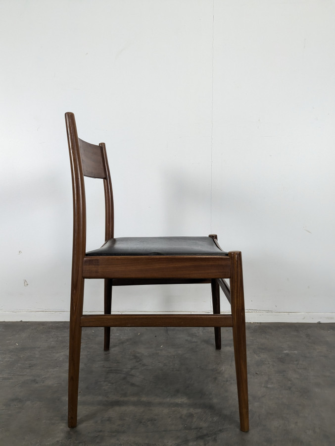 Série de 4 chaises scandinaves en teck
