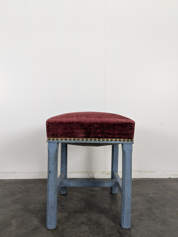Tabouret réchampi recouvert d'un velours lit de vin