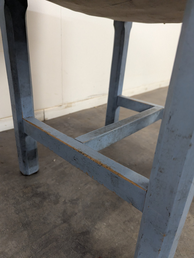 Tabouret réchampi recouvert d'un velours lit de vin
