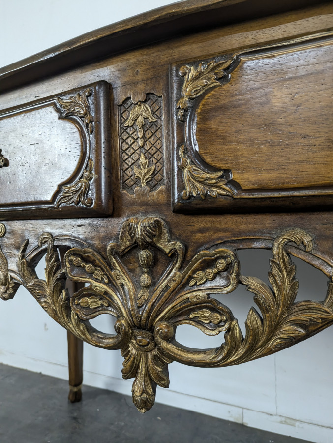 Table console de style régence en noyer début XXème